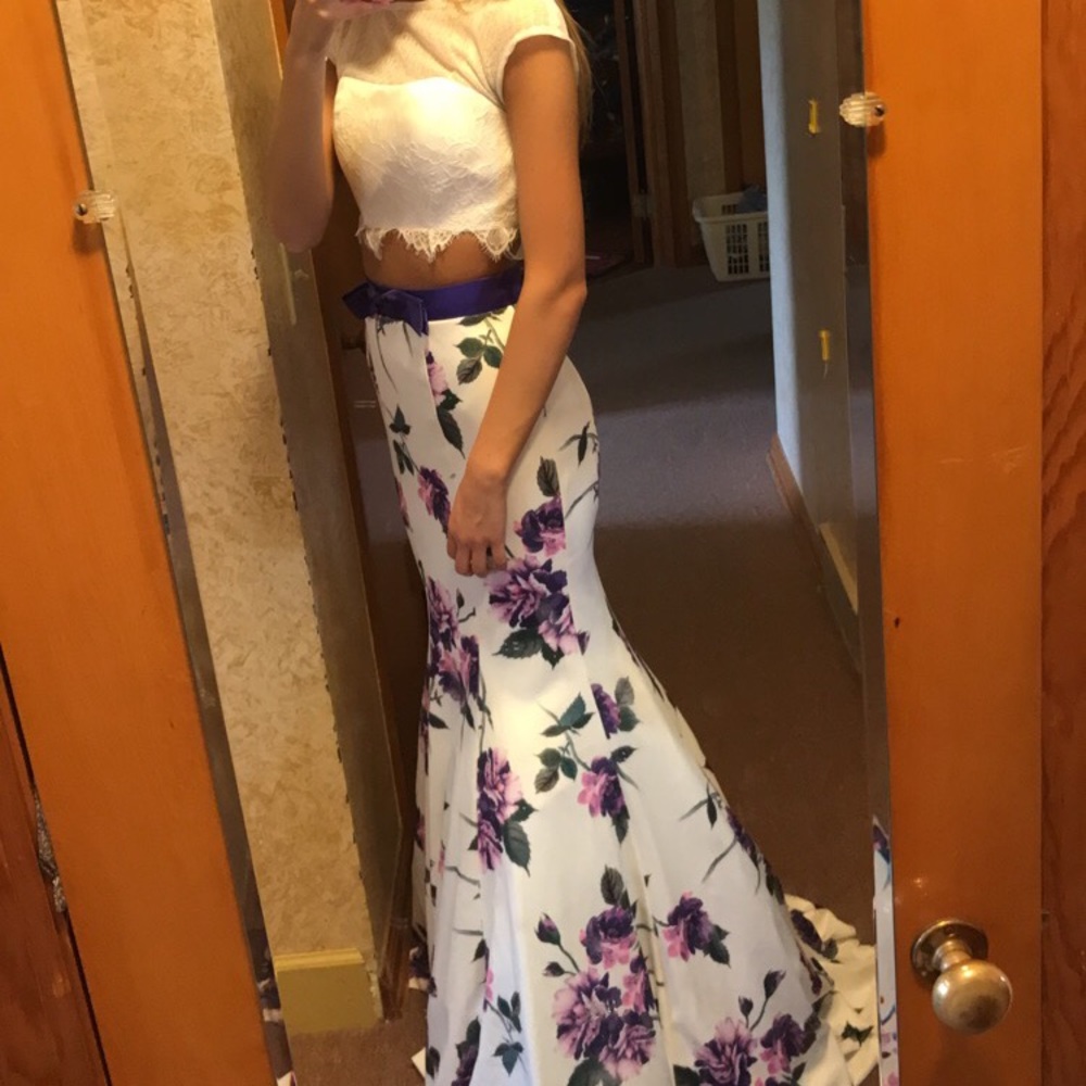 PROM DRESS - Picture 4 of 5